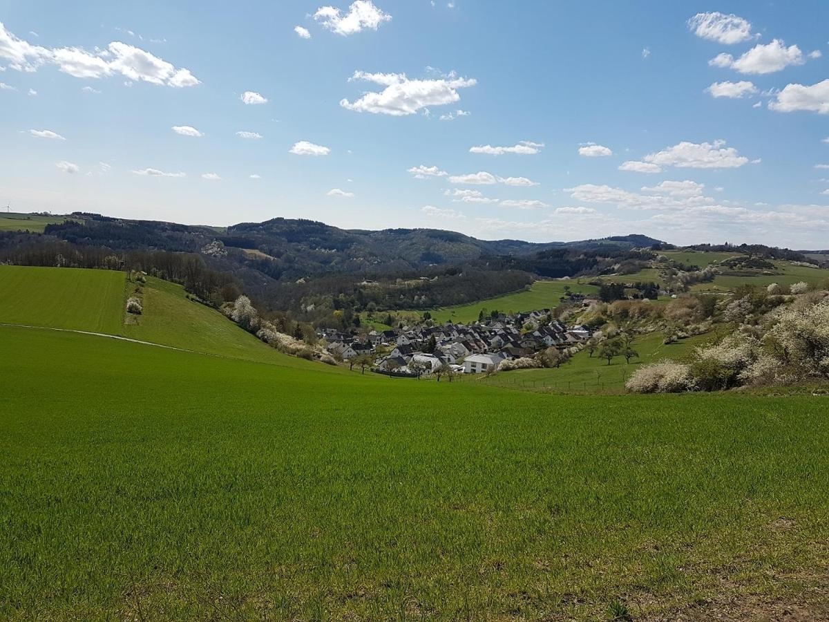 Ferienwohnungen Am Aeppelsberg Volkesfeld Exteriör bild