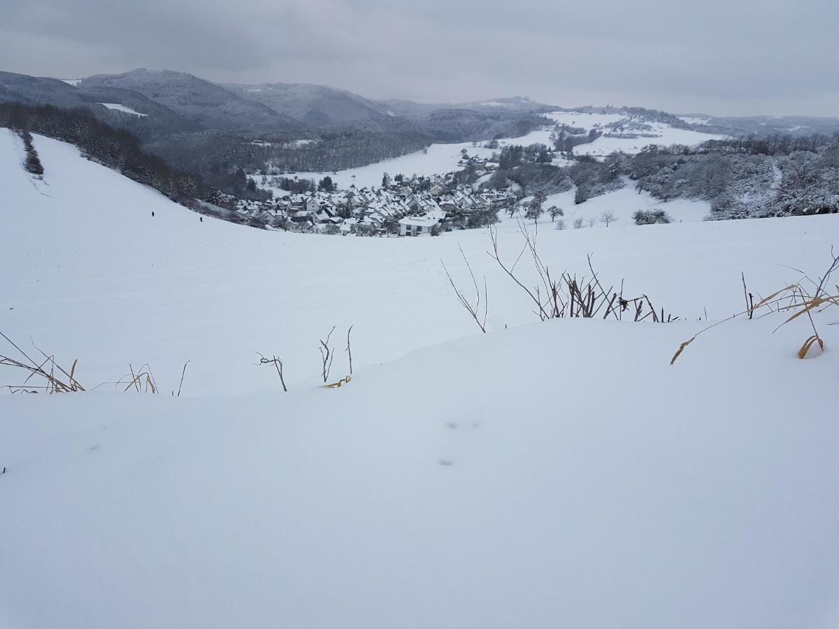 Ferienwohnungen Am Aeppelsberg Volkesfeld Exteriör bild