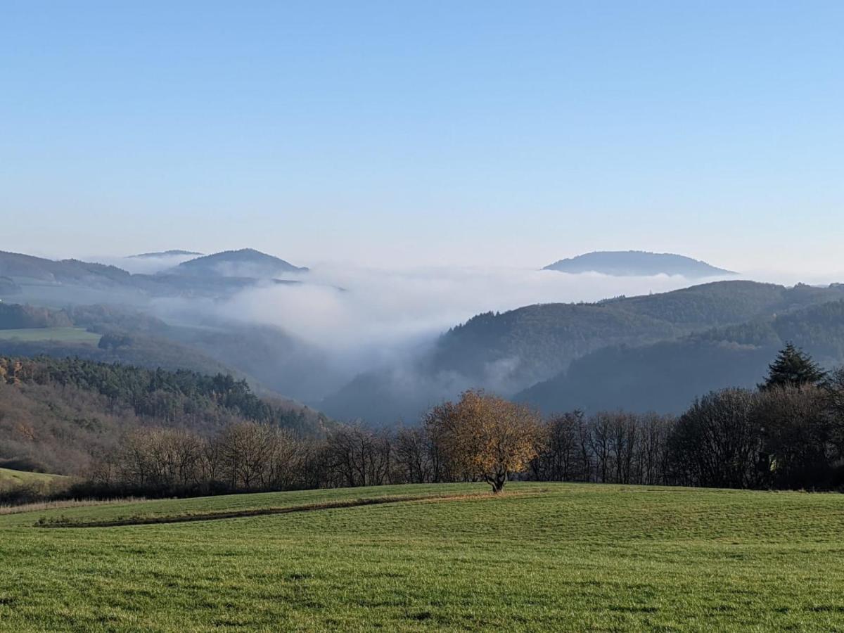 Ferienwohnungen Am Aeppelsberg Volkesfeld Exteriör bild
