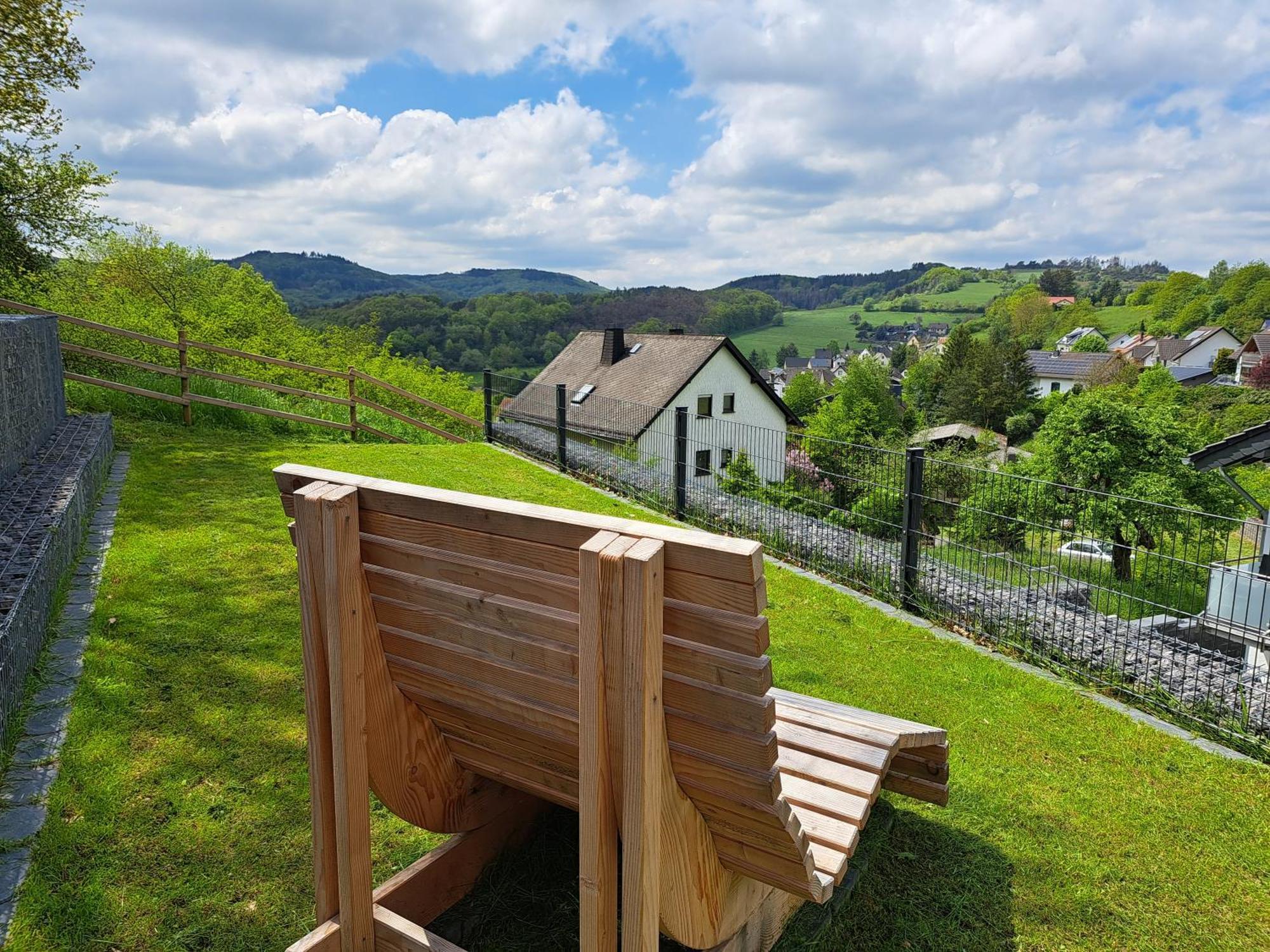 Ferienwohnungen Am Aeppelsberg Volkesfeld Exteriör bild